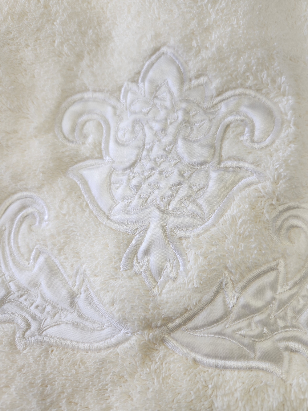 Palatial Embroidered Ivory Towel Set - 8 Piece Bath, Hand, Washcloth,finger - Picture 2 of 7